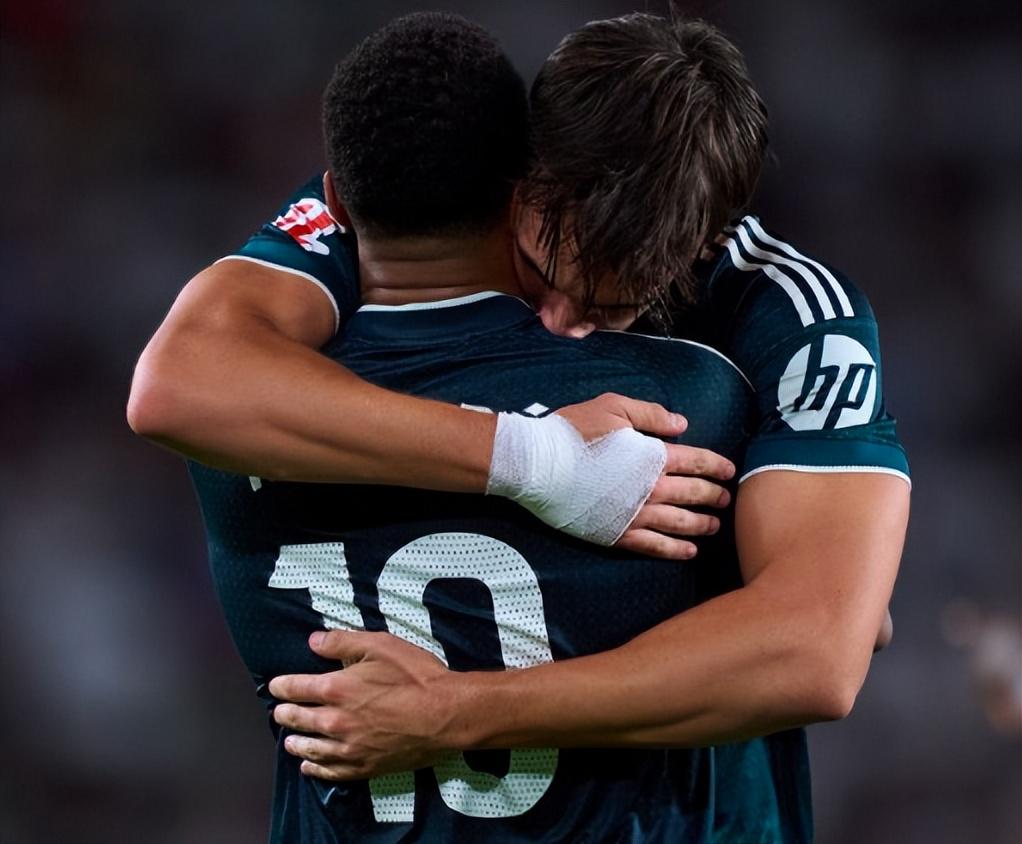 法尔克:拜仁曾有意巴尔科拉若迪亚斯持续低迷可能再补强左边锋 法尔克:拜仁曾有意巴尔科拉若迪亚斯持续低迷可能再补强左边锋